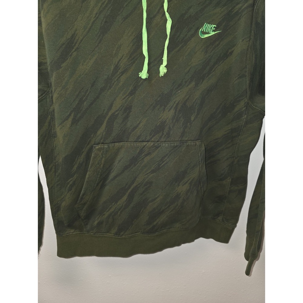 Nike Men's Hoodie Medium‎ Green Camo Sweatshirt DD5126-326 Pullover Swoosh Neon - Picture 2 of 8